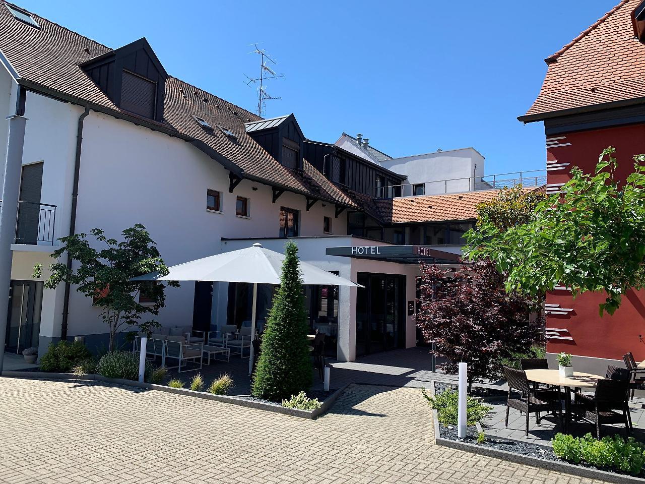 Logis Hotel Restaurant Au Lion Rouge Bartenheim Exterior photo