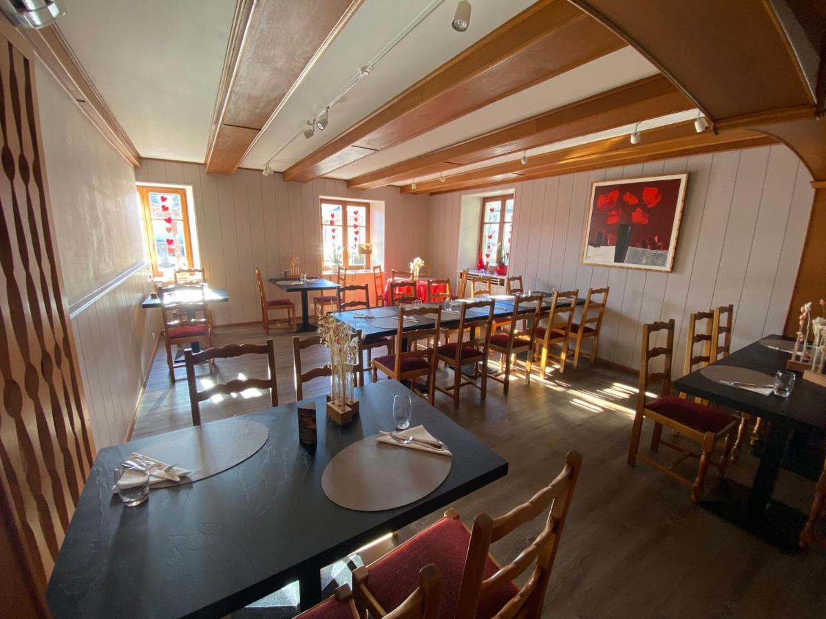 Logis Hotel Restaurant Au Lion Rouge Bartenheim Exterior photo